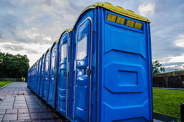 Best Portable restroom trailer rental  in Parkersburg, IA